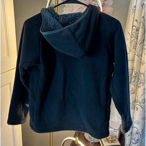 Black Boys North Face with Gray fur on Inside - Picture 4 of 6